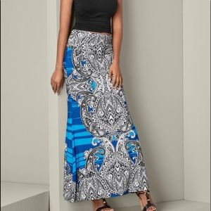 Venus, size medium, black printed maxi skirt